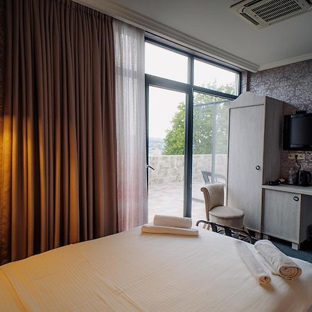 Hotel Day Inn Tbilisi Exteriör bild