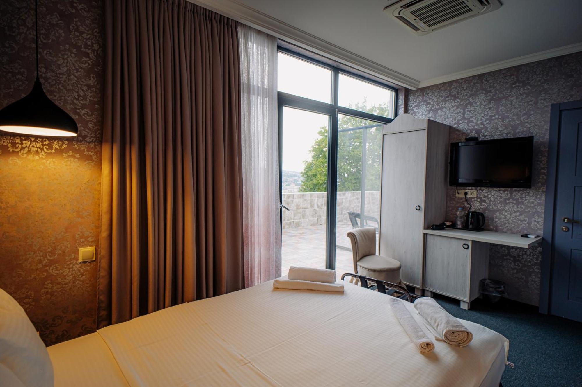 Hotel Day Inn Tbilisi Exteriör bild