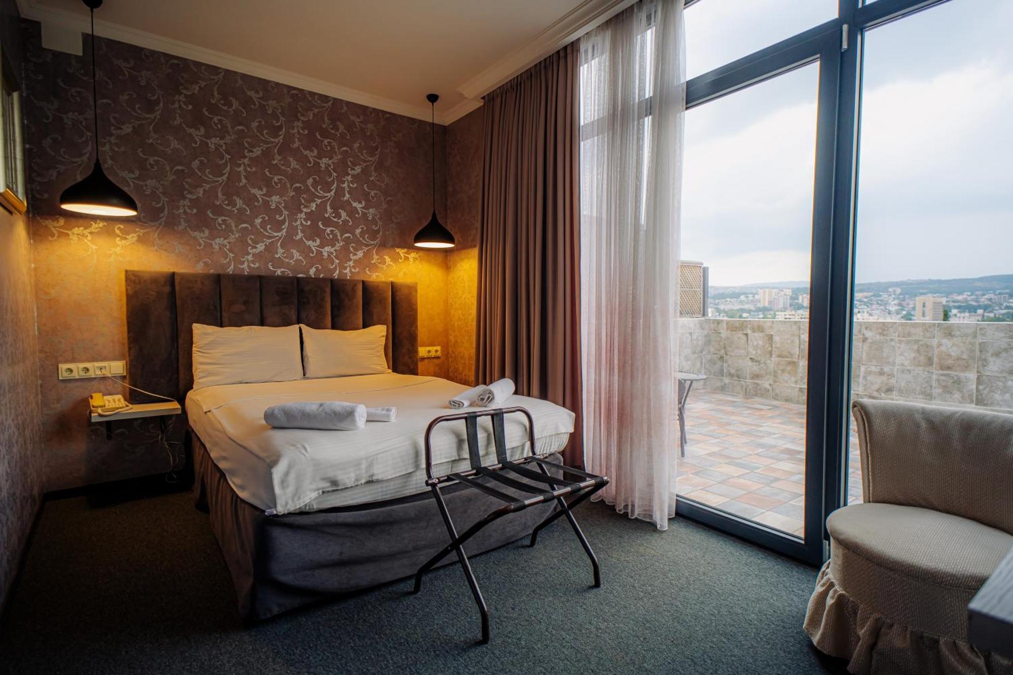 Hotel Day Inn Tbilisi Exteriör bild