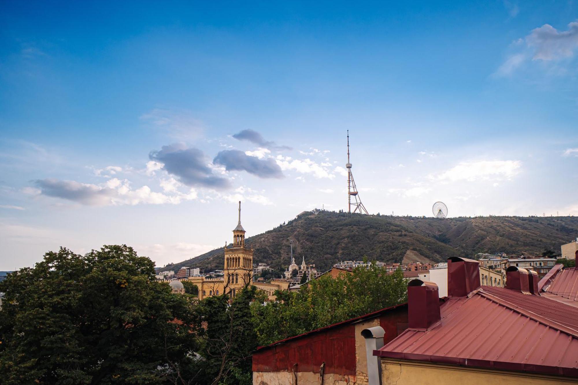 Hotel Day Inn Tbilisi Exteriör bild