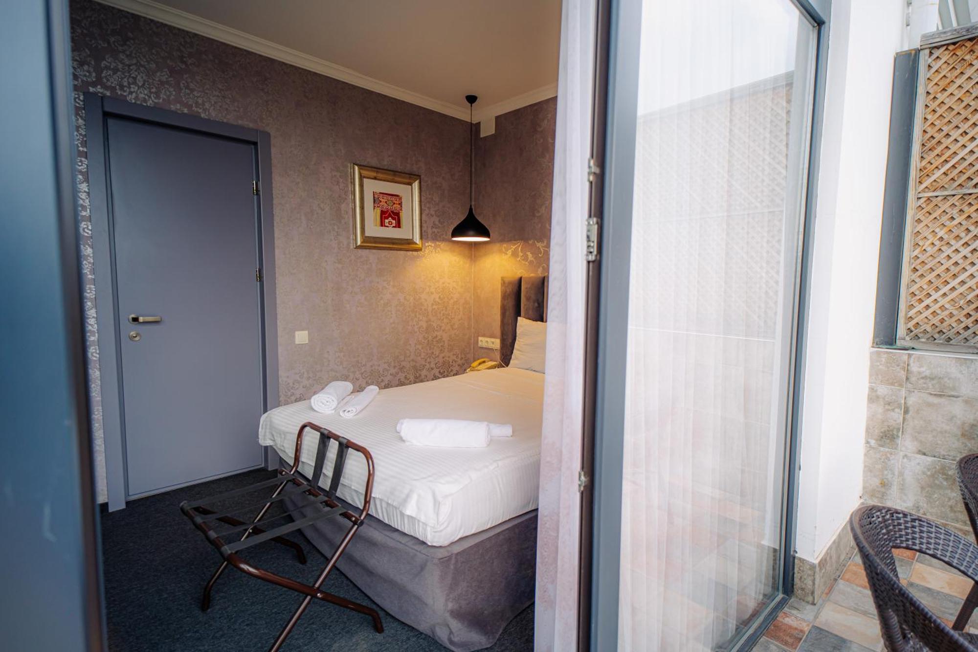 Hotel Day Inn Tbilisi Exteriör bild