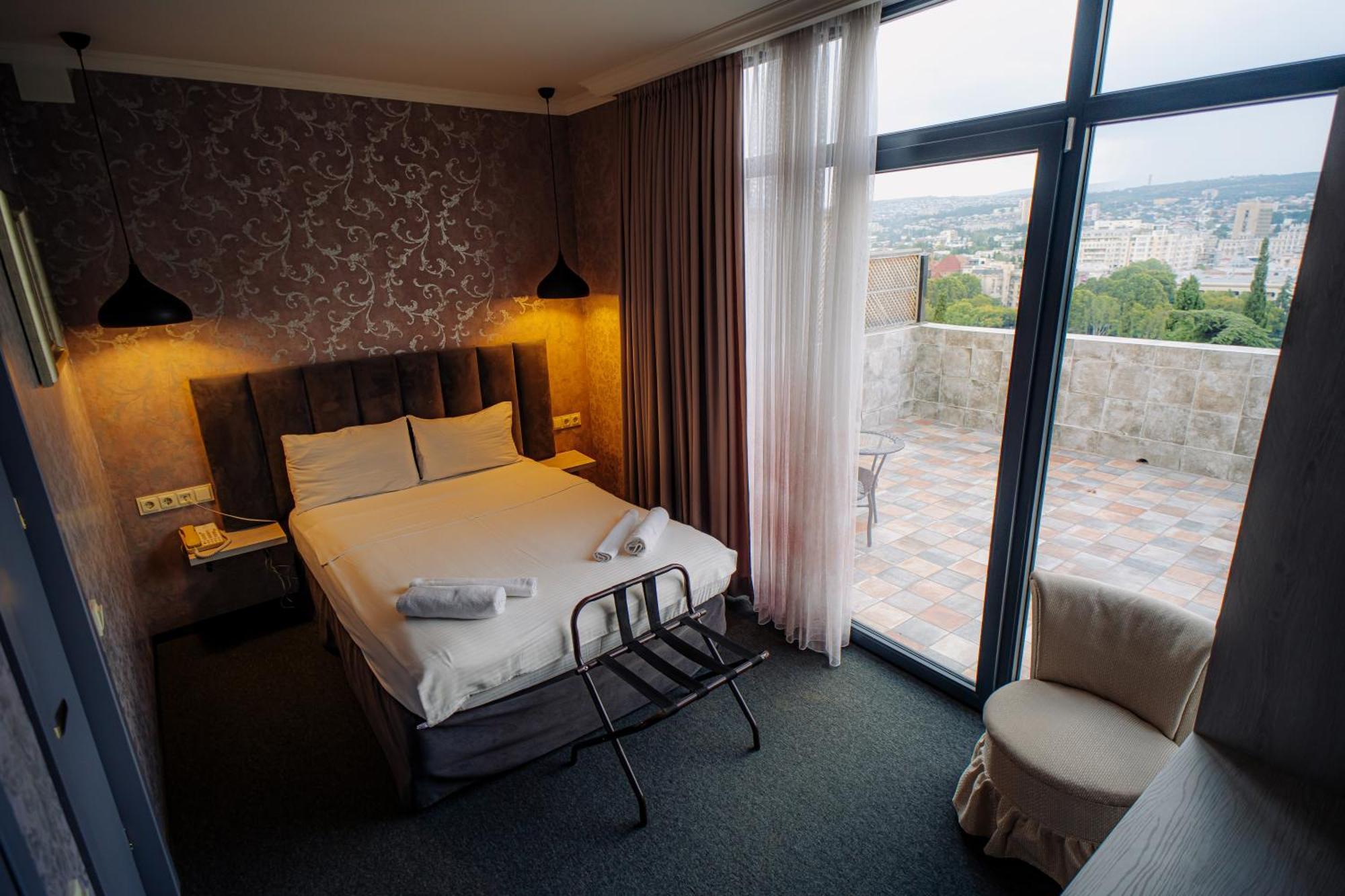 Hotel Day Inn Tbilisi Exteriör bild