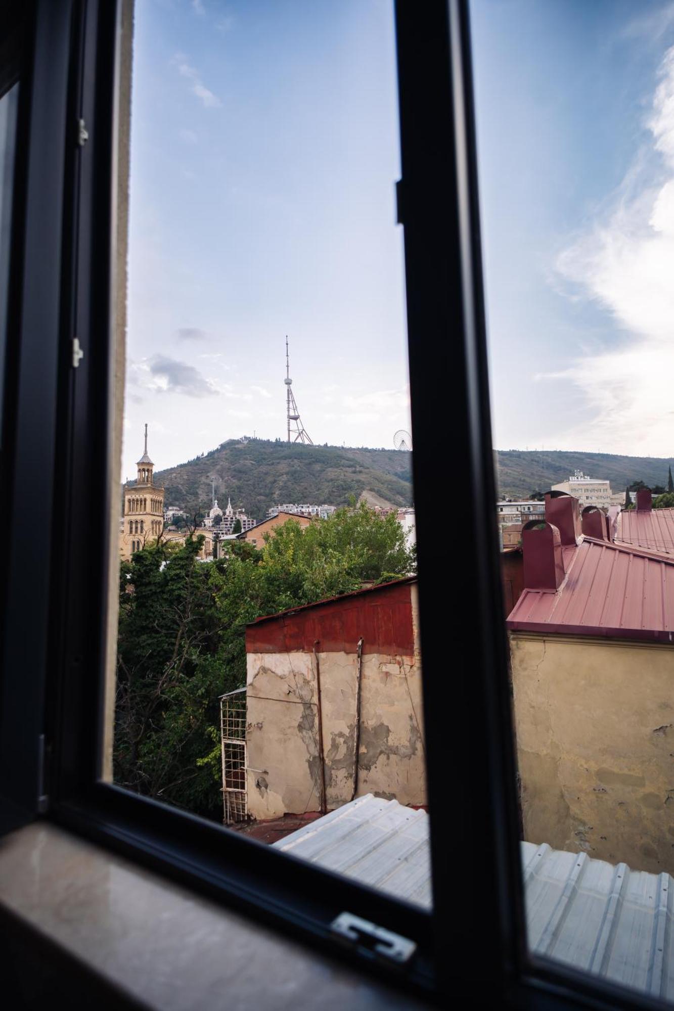 Hotel Day Inn Tbilisi Exteriör bild