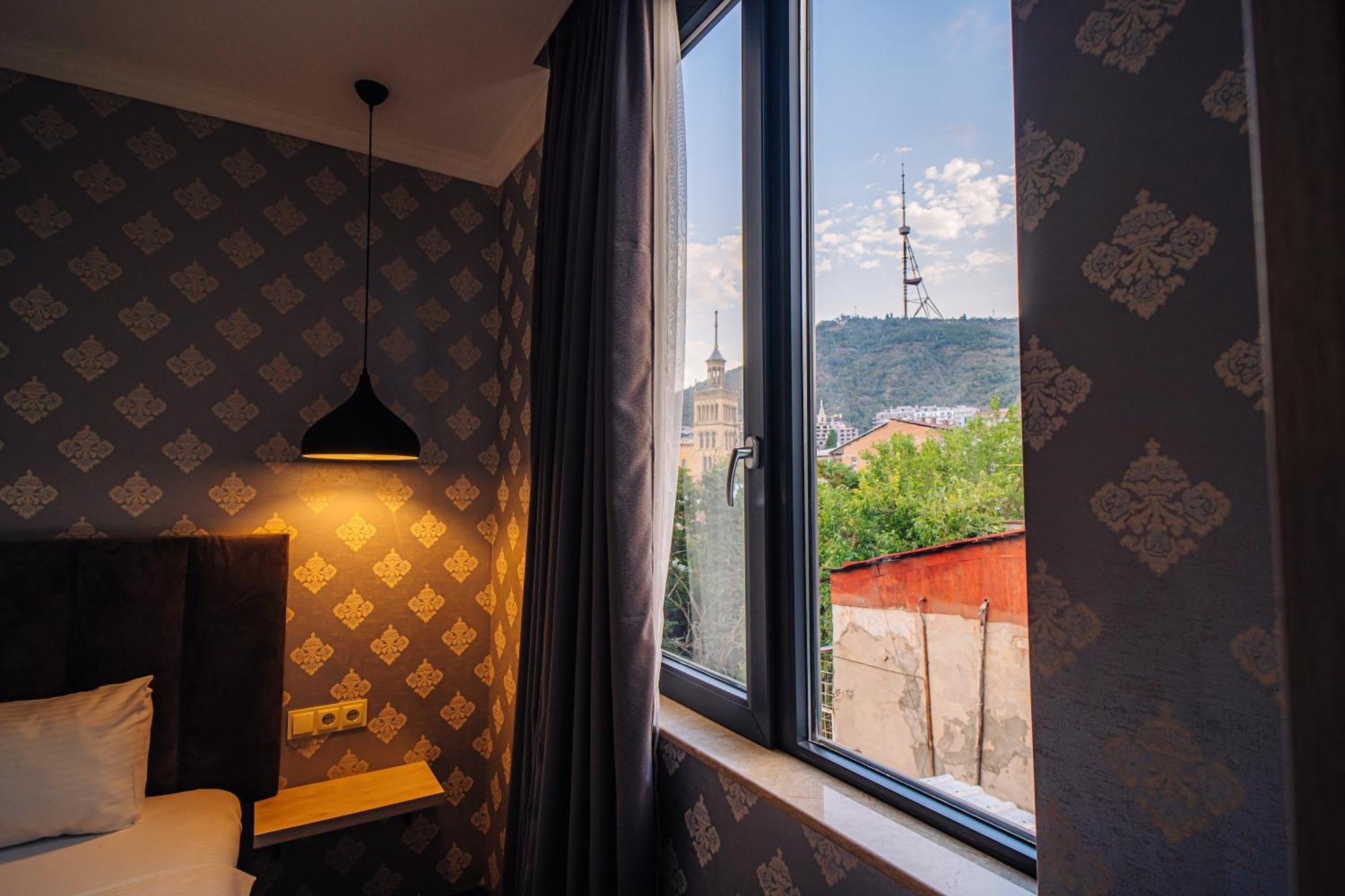 Hotel Day Inn Tbilisi Exteriör bild