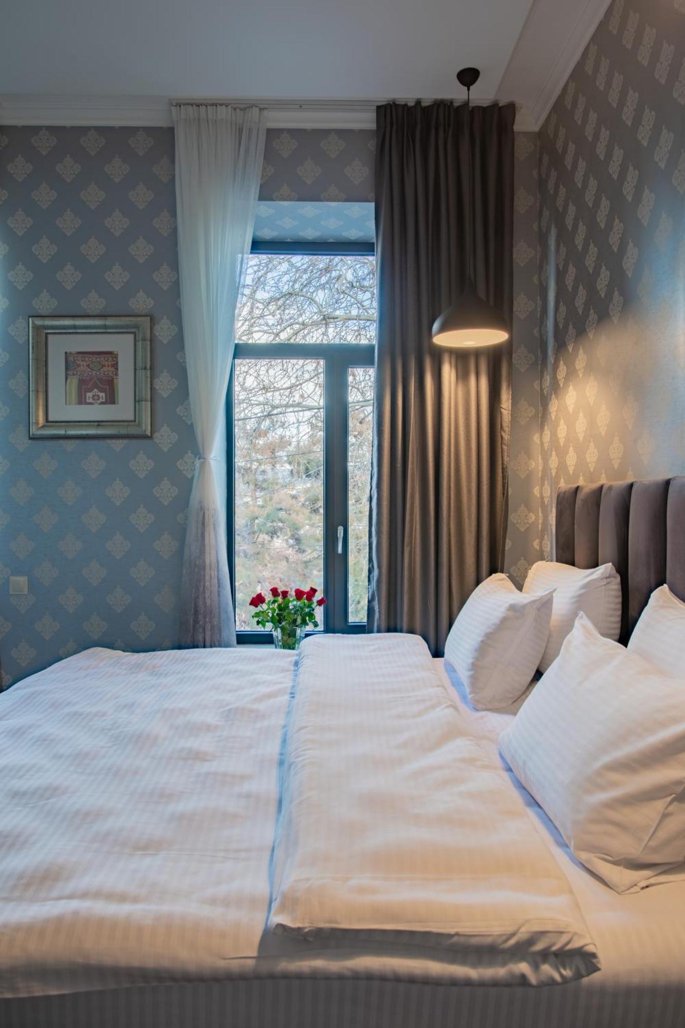 Hotel Day Inn Tbilisi Exteriör bild
