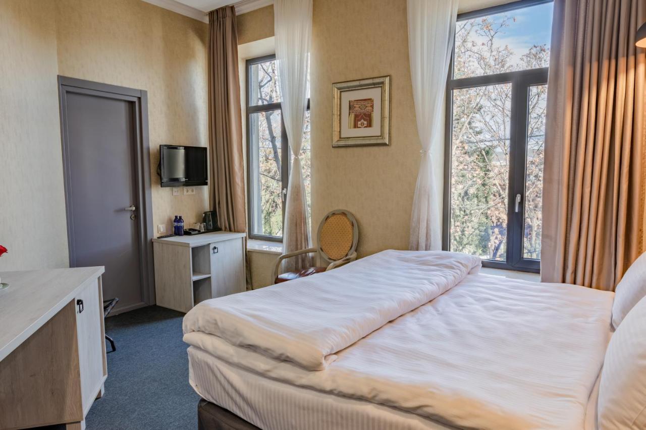 Hotel Day Inn Tbilisi Exteriör bild